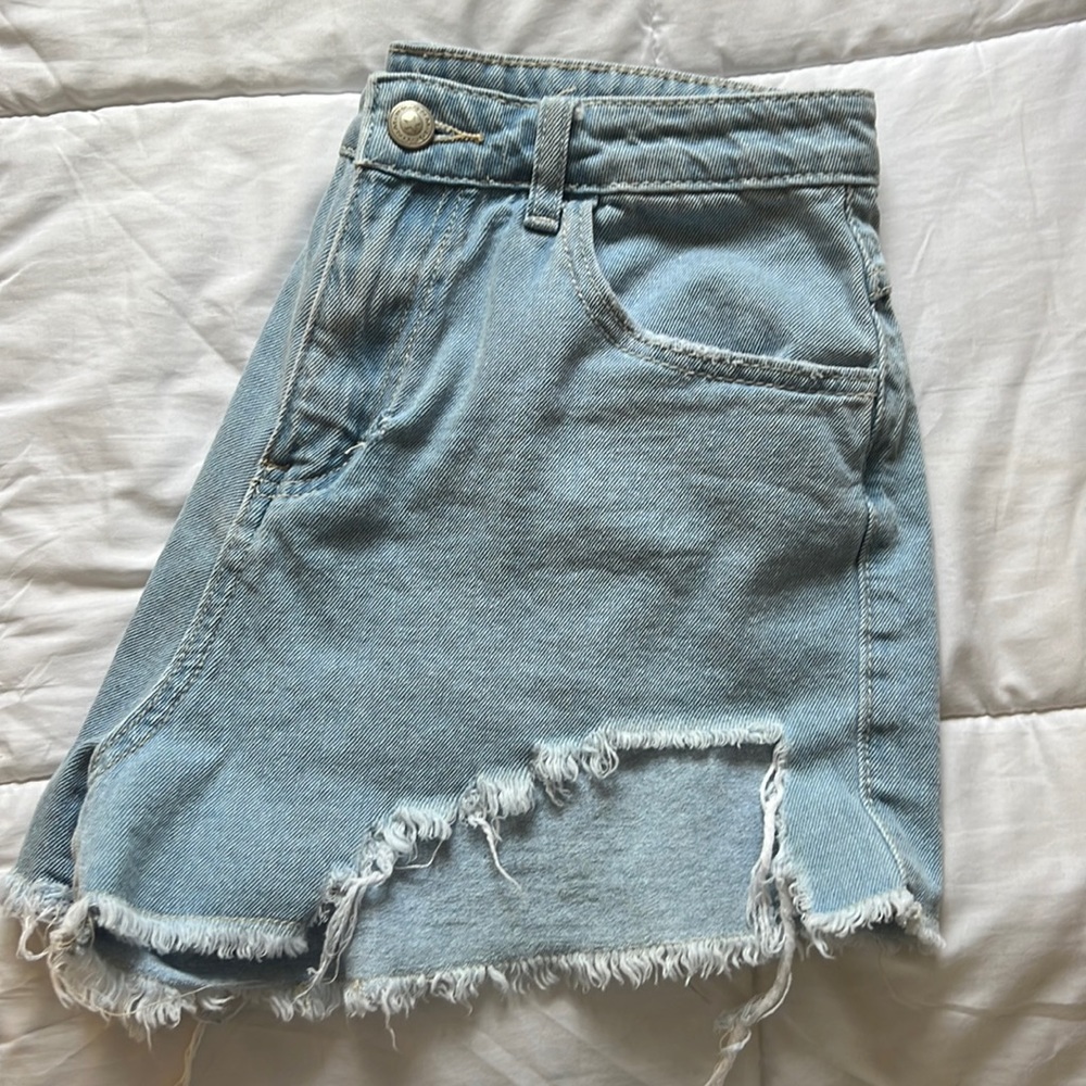 High-rise festival shorts from Princess Polly!